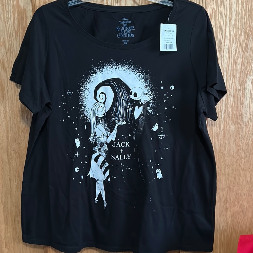 The Nightmare Before Christmas women’s tshirt. NWT Size 0X

[111]